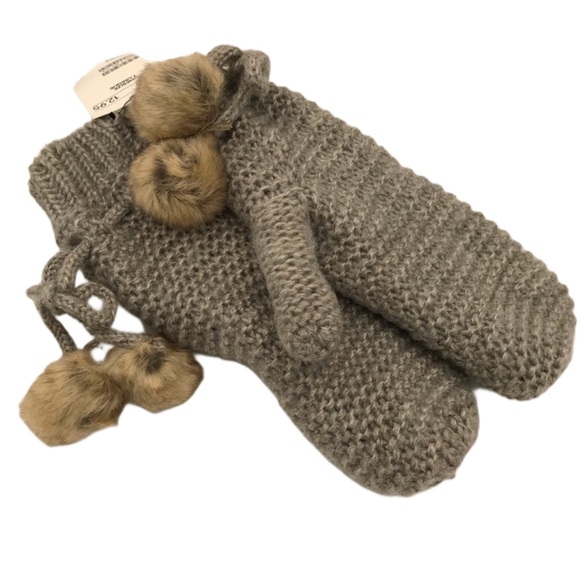 NWT H&M Women’s Grey Knit Mittens with Pom Poms - Picture 3 of 5